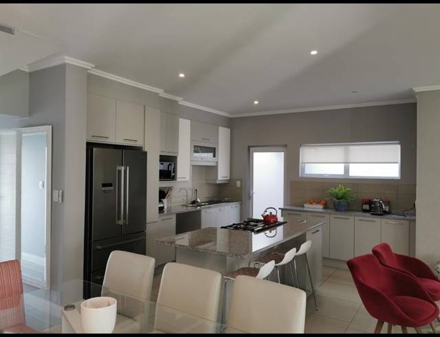 3 BEDROOM TOWNHOUSE FOR SALE IN BRYANSTON
